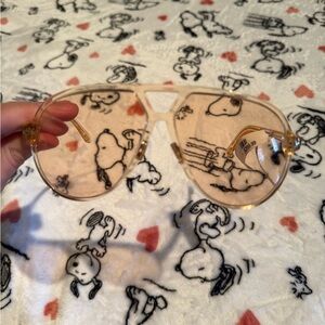 Stylish Tom Ford Aviator Sunglasses with Gold Tint